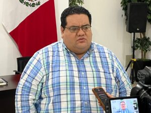 El Diputado de Yucatán y Comisionado Político del PT Yucatán siendo entrevistado y dando sus puntos de vista.