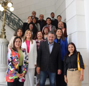 El coordinador del GPPT, diputado Ernesto Villarreal Cantú, con las y los concejales del la CDMX y Coordinadores Políticos de distintas demarcaciones