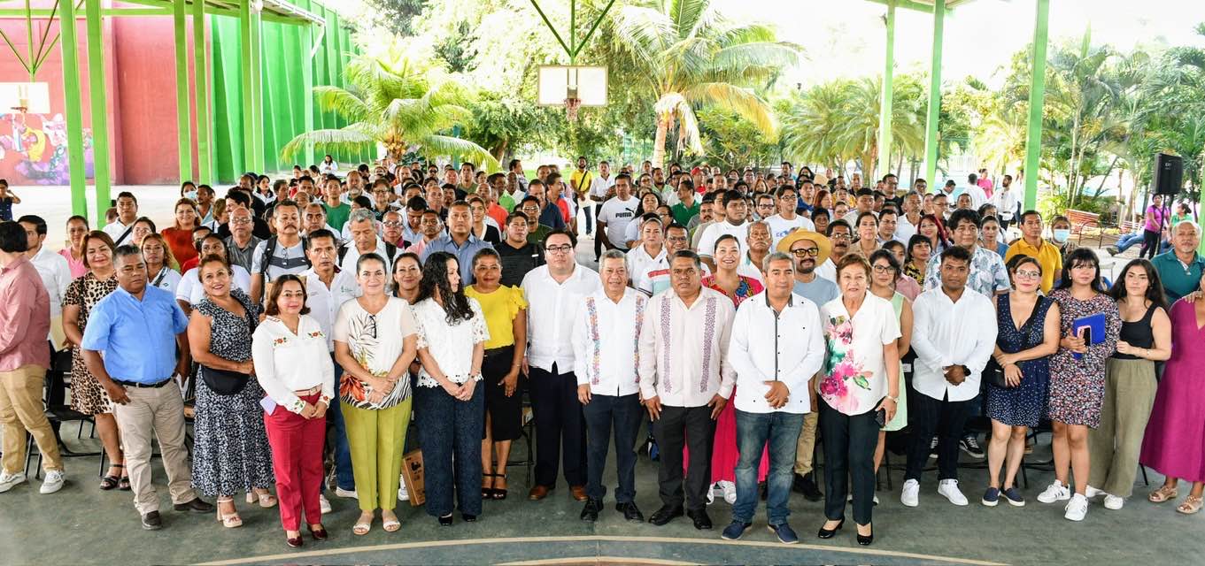 en calidad de presidente de la Comisión de Educación, Ciencia y Tecnología del Congreso del Estado, tuvo el honor de acompañar al secretario de Educación de Guerrero