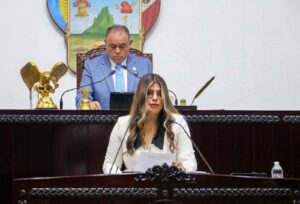 Kitty Larragoiti en Tribuna Congreso de Hidalgo
