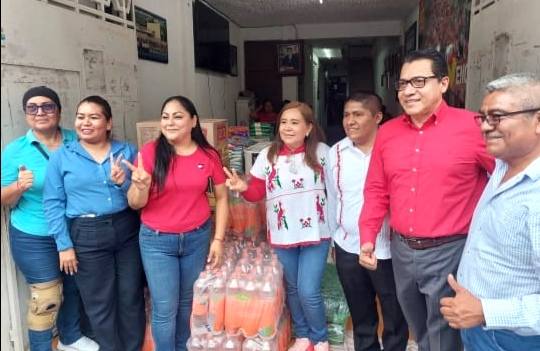 Victoriano Wences Real y voluntarios se solidarizan con afectados por Erick en la Costa Chica