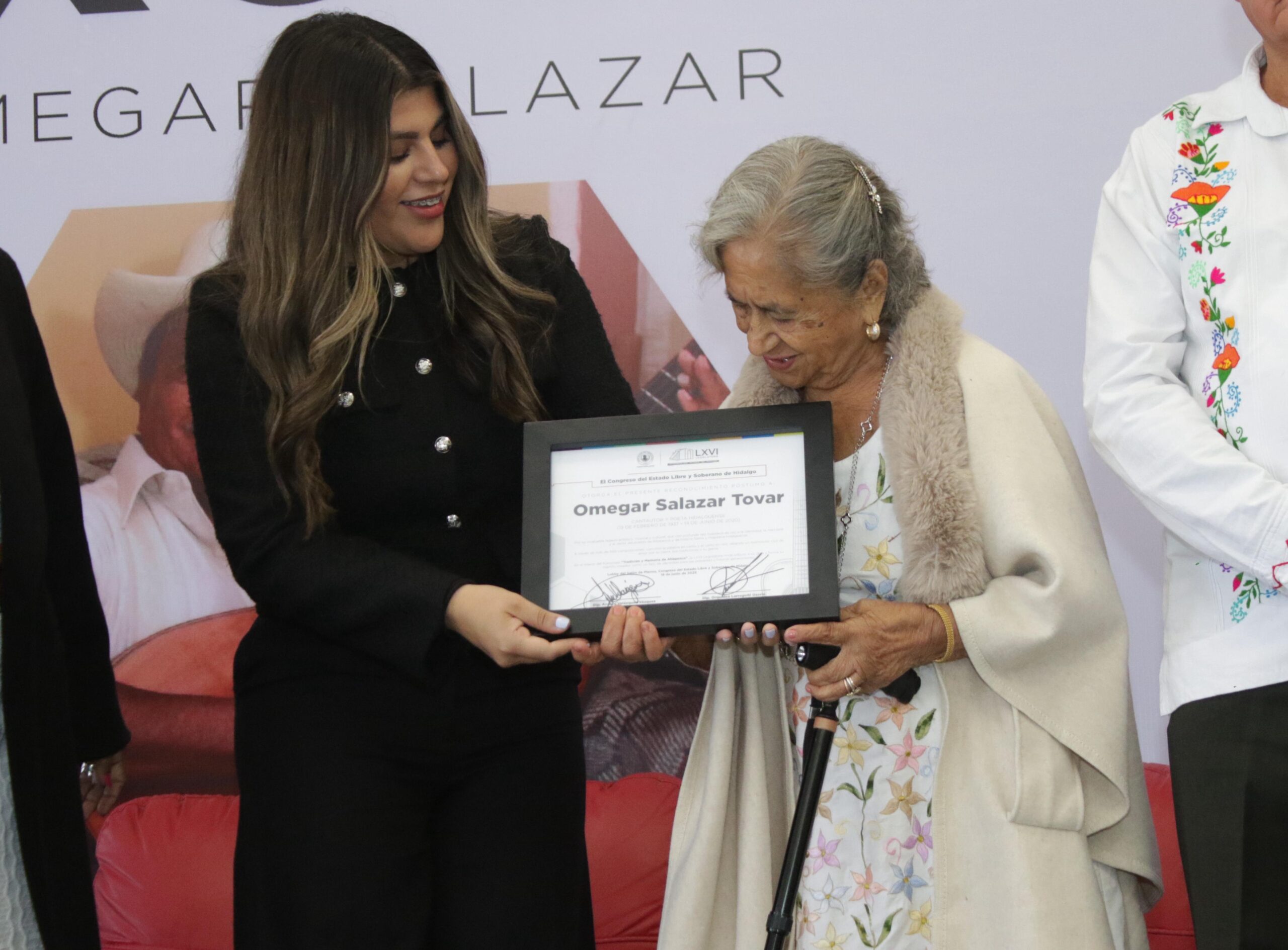 Kitty Larragoiti realiza homenaje