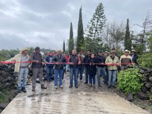 Rafael Rojas inaugura pavimentación en Yerbabuena