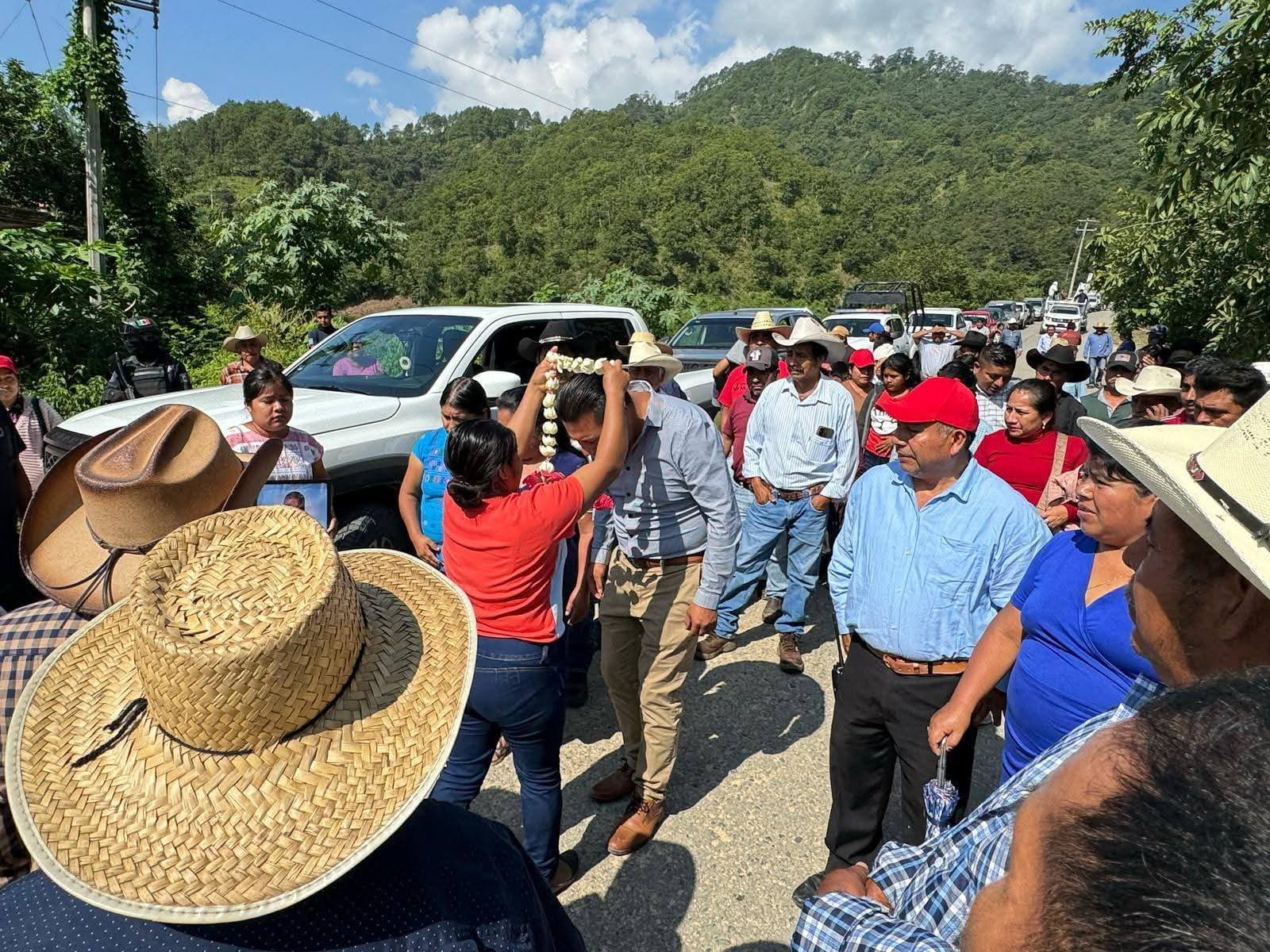 Más Obras para Metlatonoc con el Alcalde Marvin Rojas Ramirez ; ahora en el Tepehuaje.
