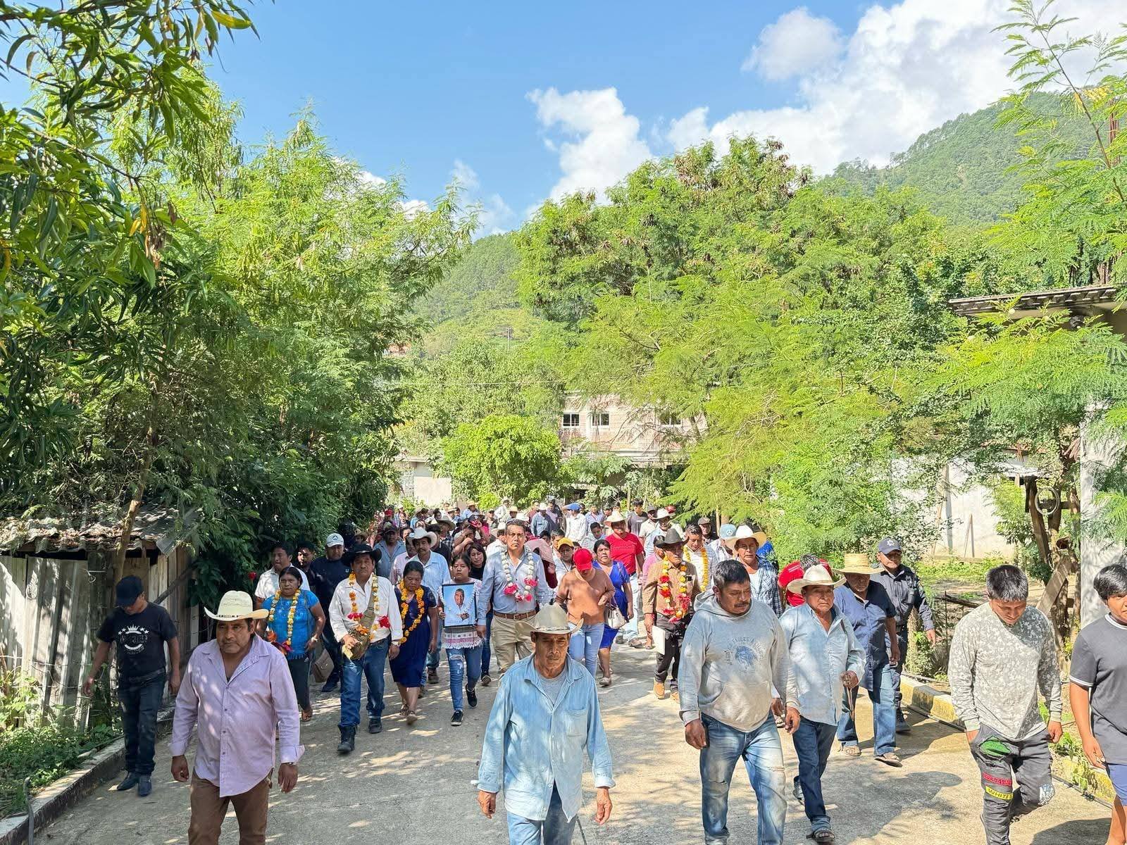 Más Obras para Metlatonoc con el Alcalde Marvin Rojas Ramirez ; ahora en el Tepehuaje.