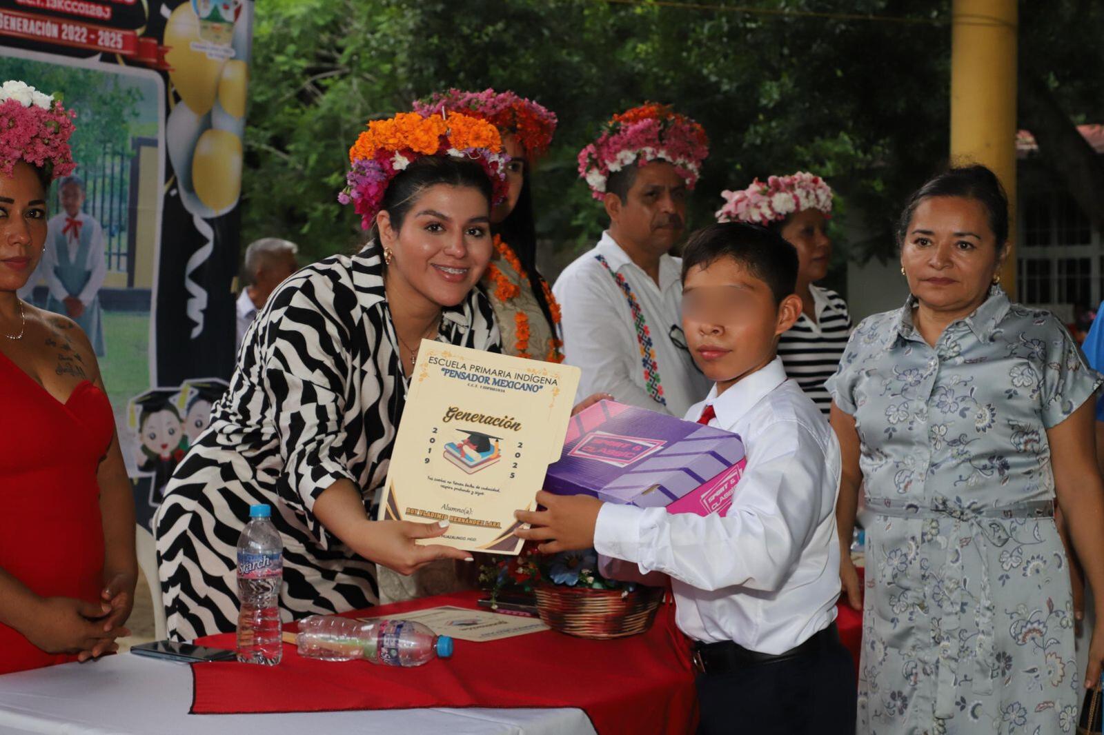 Kitty Larragoiti refrenda su compromiso con la educación