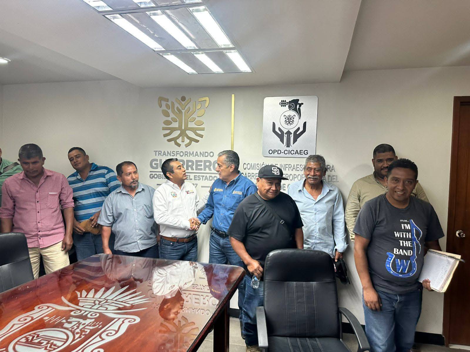 ALCALDE PETISTA GESTIONA ACCIONES DE INFRAESTRUCTURA CARRETERA EN COMPAÑIA DE POBLADORES, GOBIERNO 2024-2027