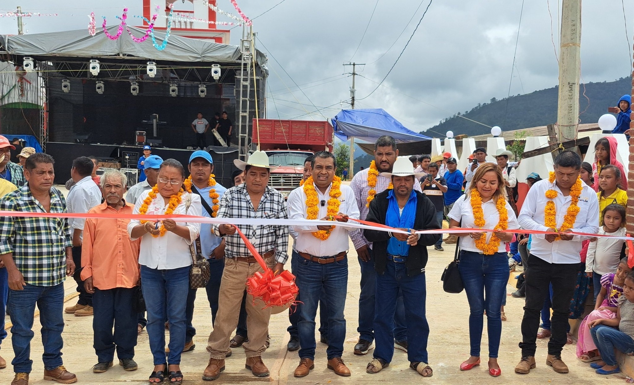 INAUGURA ALCALDE ADAIR HERNÁNDEZ OBRA DE INFRAESTRUCTURA EN LLANO DE MAGUEY, ANEXO DE MIXTECAPA