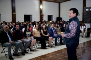 Damián Sosa en la entrega del 1er Informe de actividades de Luz Guzmán, regidora PT