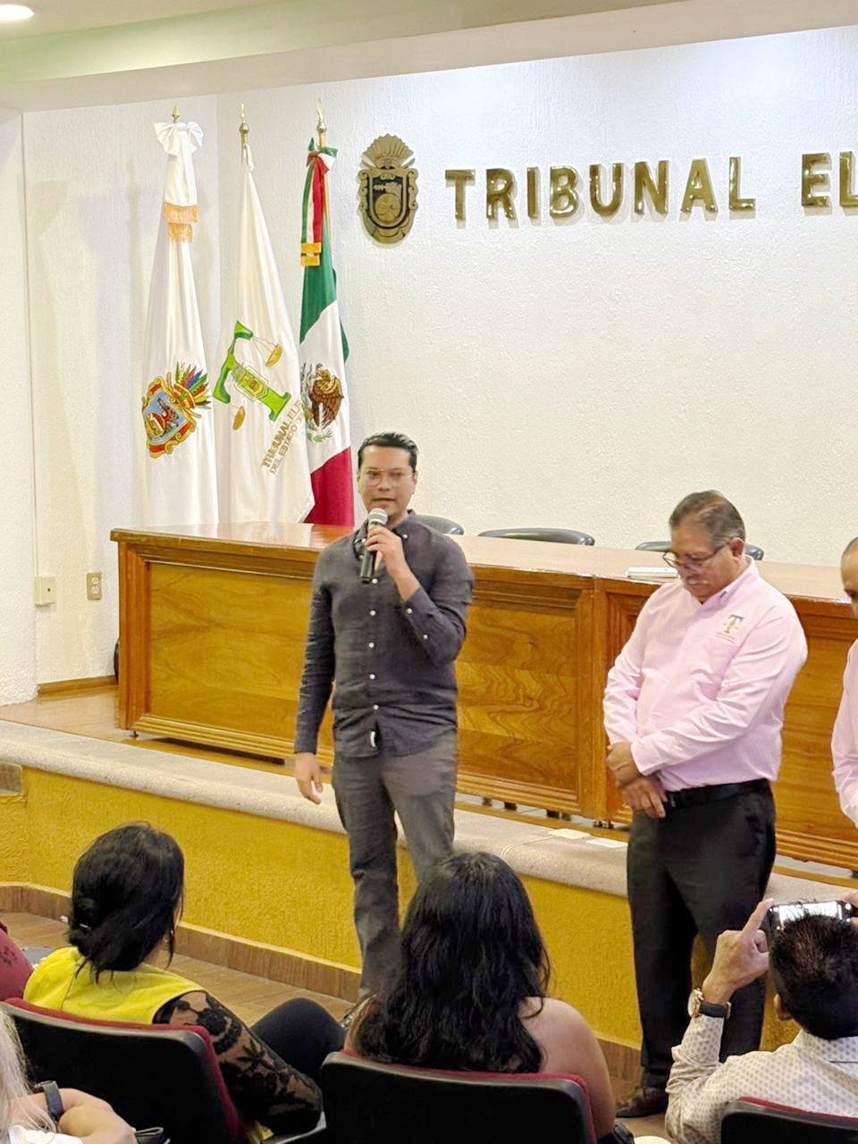            í    ,     ó    2025.