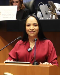 Senadora Liz Sánchez en Tribuna del Senado de la República