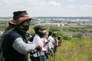 Las madres buscadoras en Jalisco han sido voces poderosas en la lucha por la verdad y la justicia en una de las crisis más dolorosas de nuestro tiempo: la desaparición forzada de personas. Con lágrimas en sus ojos y determinación en sus corazones, ellas han compartido mensajes que reflejan su dolor, pero también su inquebrantable esperanza.