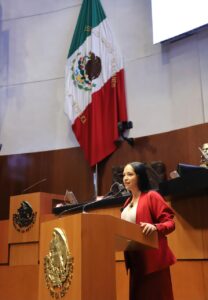 Liz Sánchez en tribuna