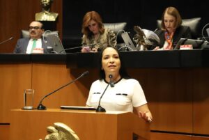 Liz Sánchez en tribuna