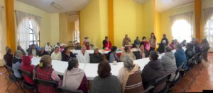 aprendizaje: Valeria Flores convive con los abuelitos de La Canoa