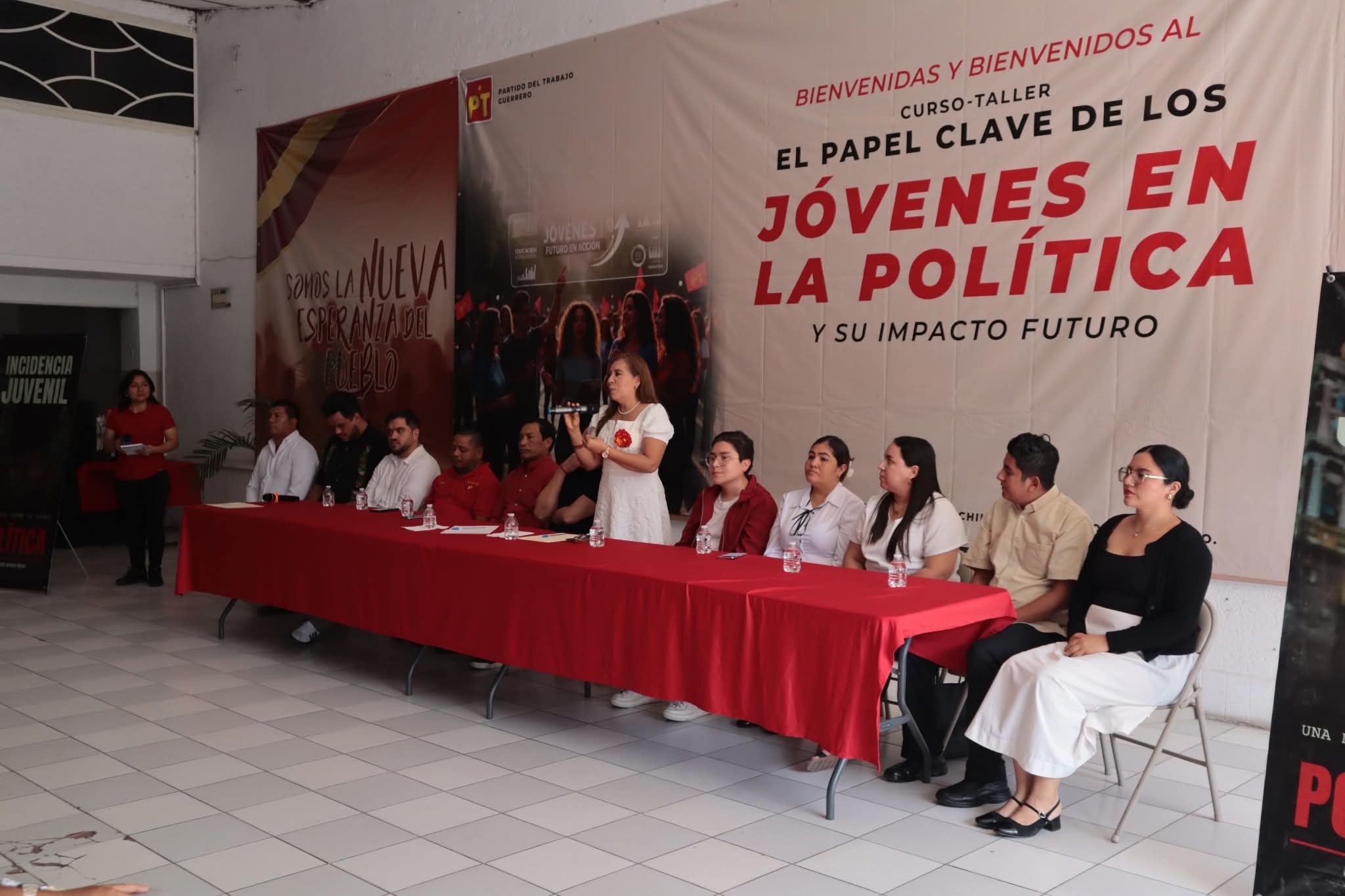 Encuentro del Comisionado del PT Victoriano Wences Real, con jóvenes en Chilpancingo, Capital.