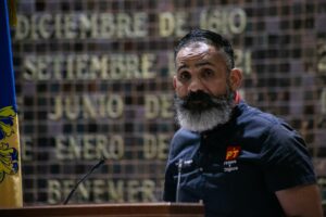 Leonardo Almeguer Castañeda es un diputado local del Partido del Trabajo (PT) en Jalisco, conocido por su compromiso con las causas sociales y la defensa de los derechos de grupos vulnerables. A lo largo de su trayectoria, ha abogado por políticas públicas que buscan mejorar la calidad de vida de los ciudadanos, especialmente en áreas como la salud y la educación. Su papel en la tribuna ha destacado por alzar la voz en temas de inclusión y justicia social, reflejando así su convicción por un gobierno más equitativo.