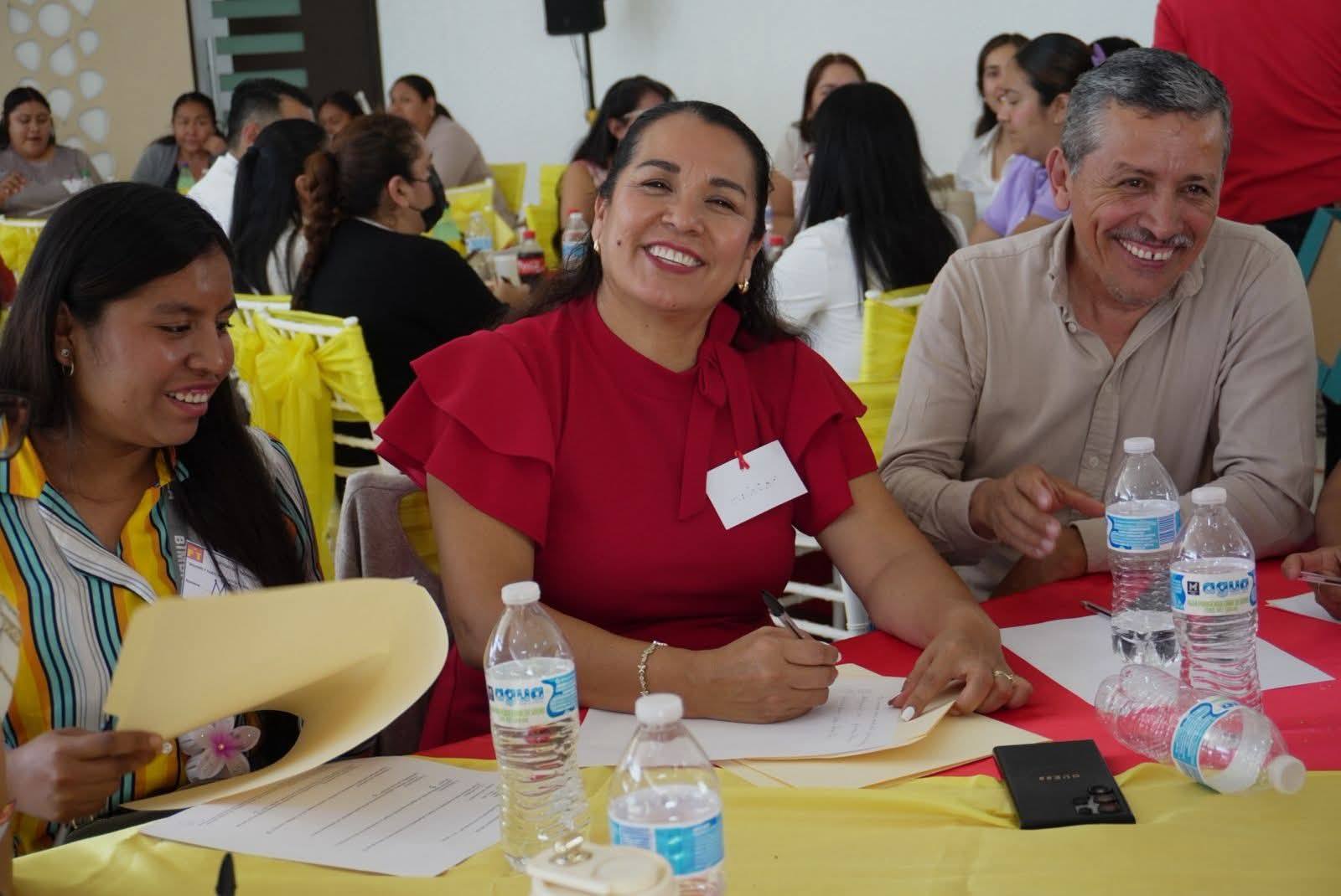 Formando lideresas con compromiso social por el bien de Guerrero.
