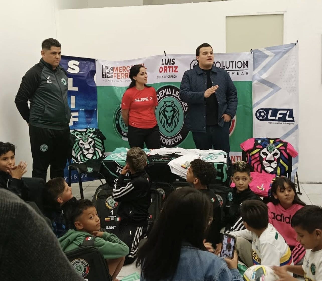 1. Luis Ortiz Zorrilla impulsa el deporte juvenil: Academia Leones Torreón representa a México en Colombia
