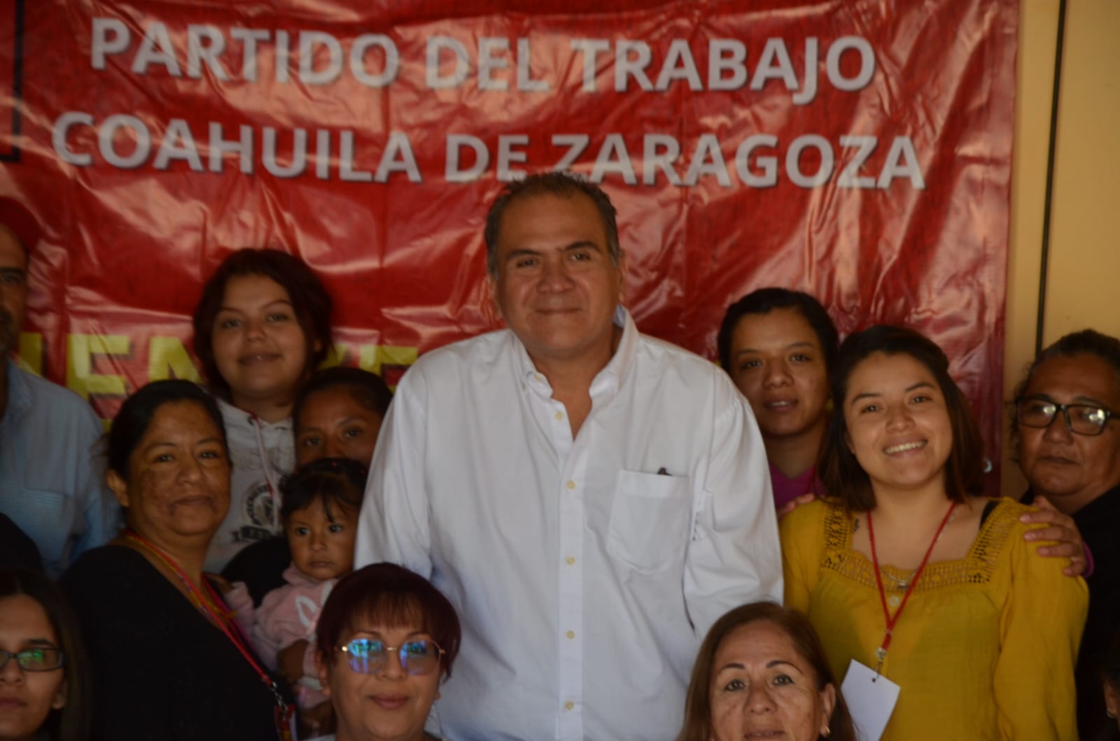 Taller de Velas Navideñas del PT Saltillo en el Distrito local14, Saltillo, Coahuila.