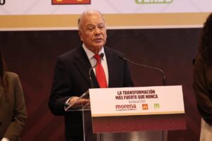 El senador Alberto Anaya Gutiérrez, coordinador nacional del Partido del Trabajo, durante un acto político institucional.Líder histórico del PT, con trayectoria en la lucha social y la defensa de la Cuarta Transformación.
Imagen que representa su compromiso con la unidad, la justicia social y el proyecto de nación.