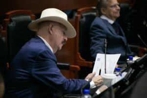 El diputado Sergio Martín Castellanos, del Partido del Trabajo, impulsor de iniciativas a favor del campo y la justicia social.Legislador comprometido con el reconocimiento de las personas del campo y el fortalecimiento de la juventud rural.
Imagen que representa su trabajo cercano al pueblo y su lucha por un Jalisco más justo e incluyente.