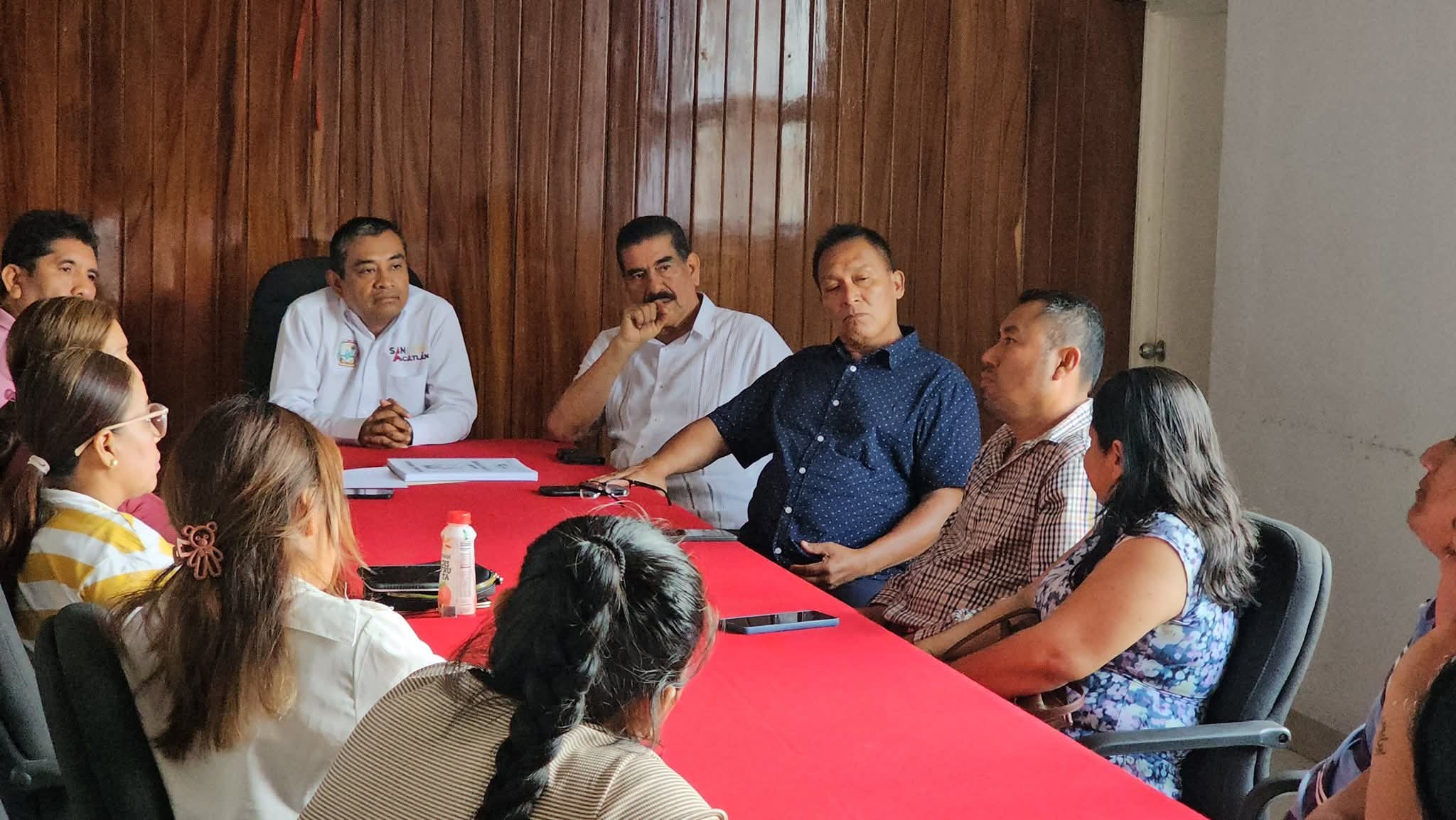 ALCALDE ADAIR HERNÁNDEZ FORTALECE EL ORDEN Y LA IMAGEN URBANA A TRAVÉS DEL DIÁLOGO CON COMERCIANTES