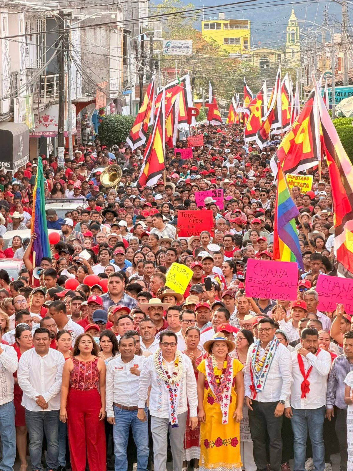 En el marco de los 35 años de creación del Partido del Trabajo (PT), en San Luis Acatlán se llevó a cabo una multitudinaria marcha de militantes y simpatizantes en el que se contó con la presencia de autoridades de algunos municipios de la región Costa Chica y la Montaña.