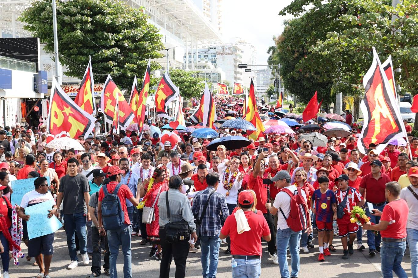 Monumental marcha muestra la fuerza de Victoriano Wences Real y David Jiménez en Acapulco