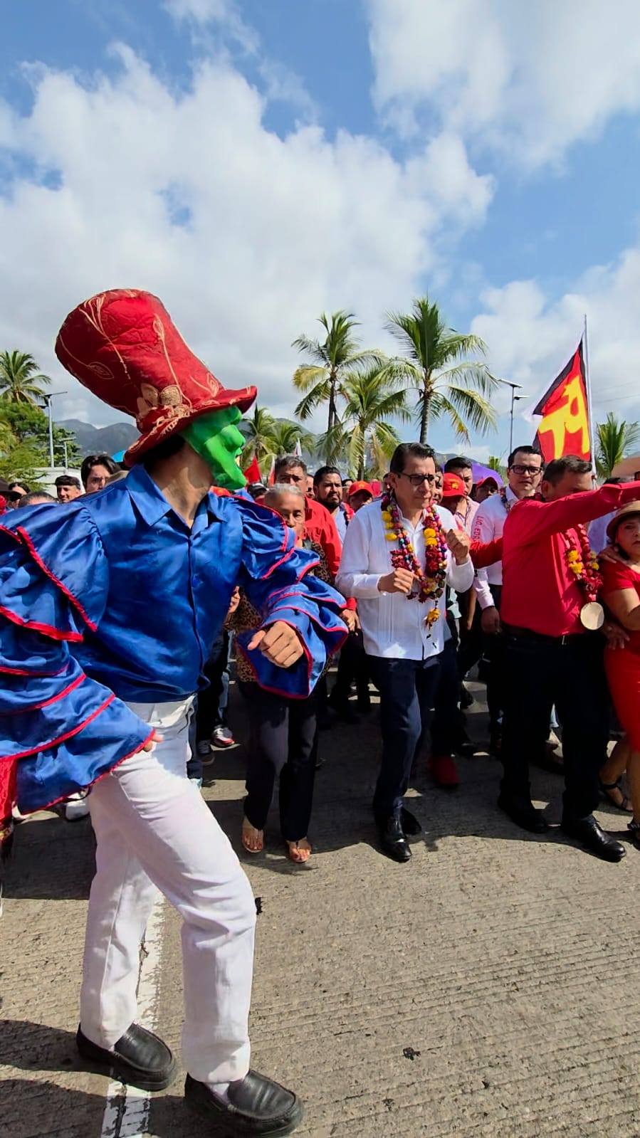 Monumental marcha muestra la fuerza de Victoriano Wences Real y David Jiménez en Acapulco