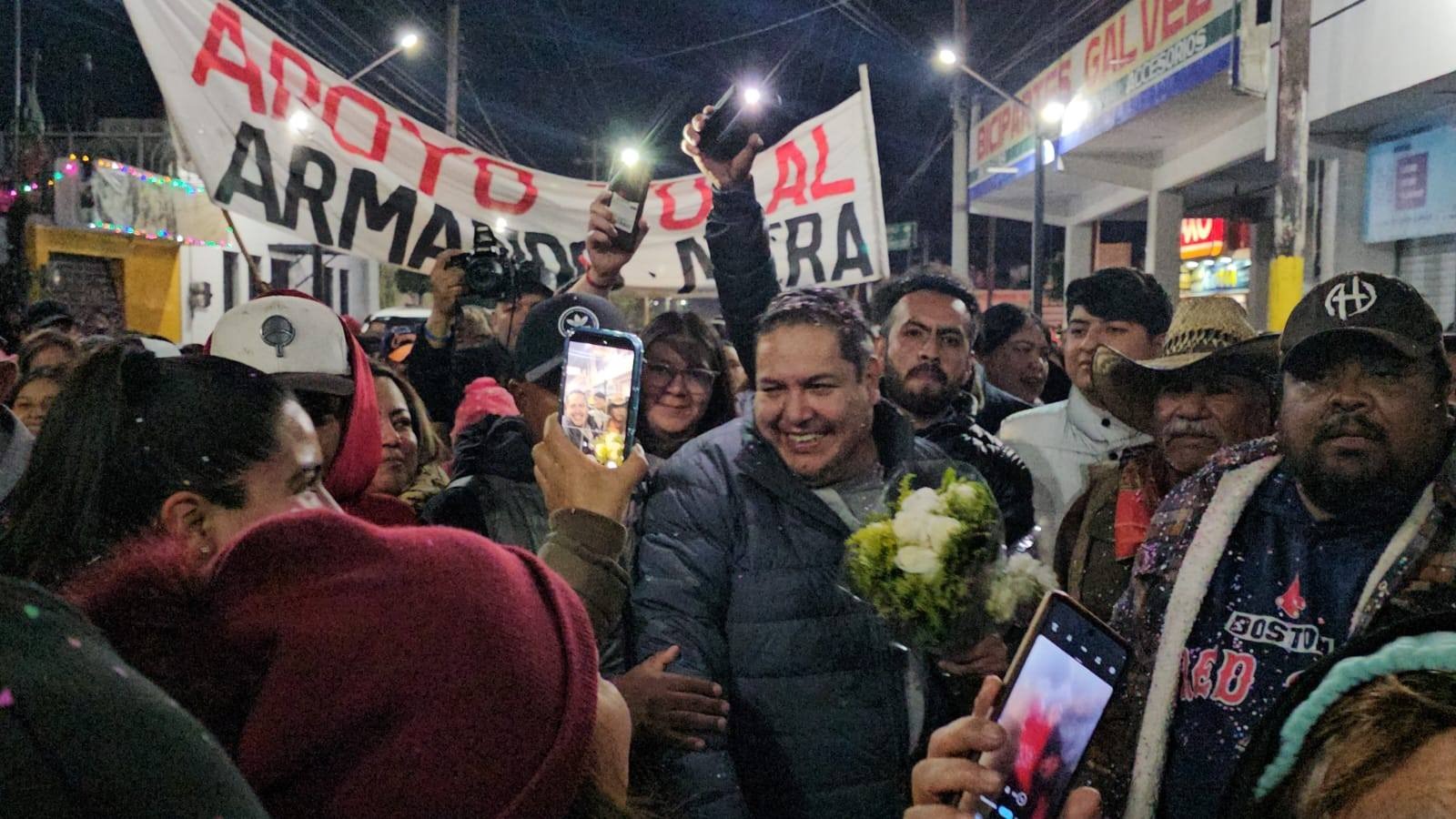 Armando Mera es recibido por decenas de personas en Progreso de Obregón