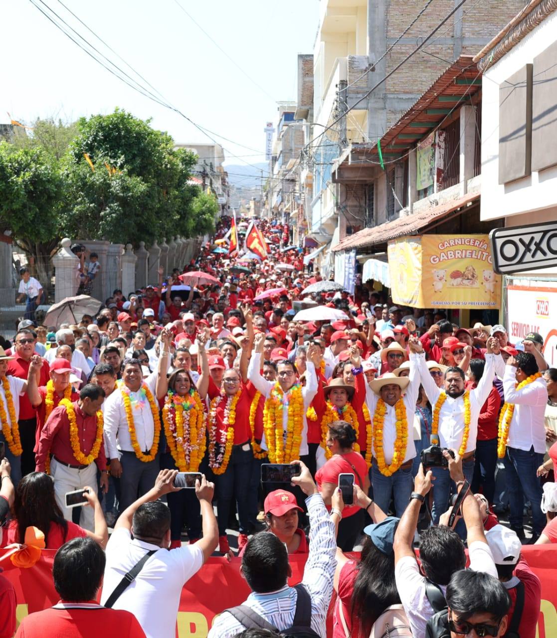 Rotundo éxito la 6ta Marcha de la Lealtad, Eduardo Neri se viste de rojo, el color del Trabajo y el esfuerzo del PT