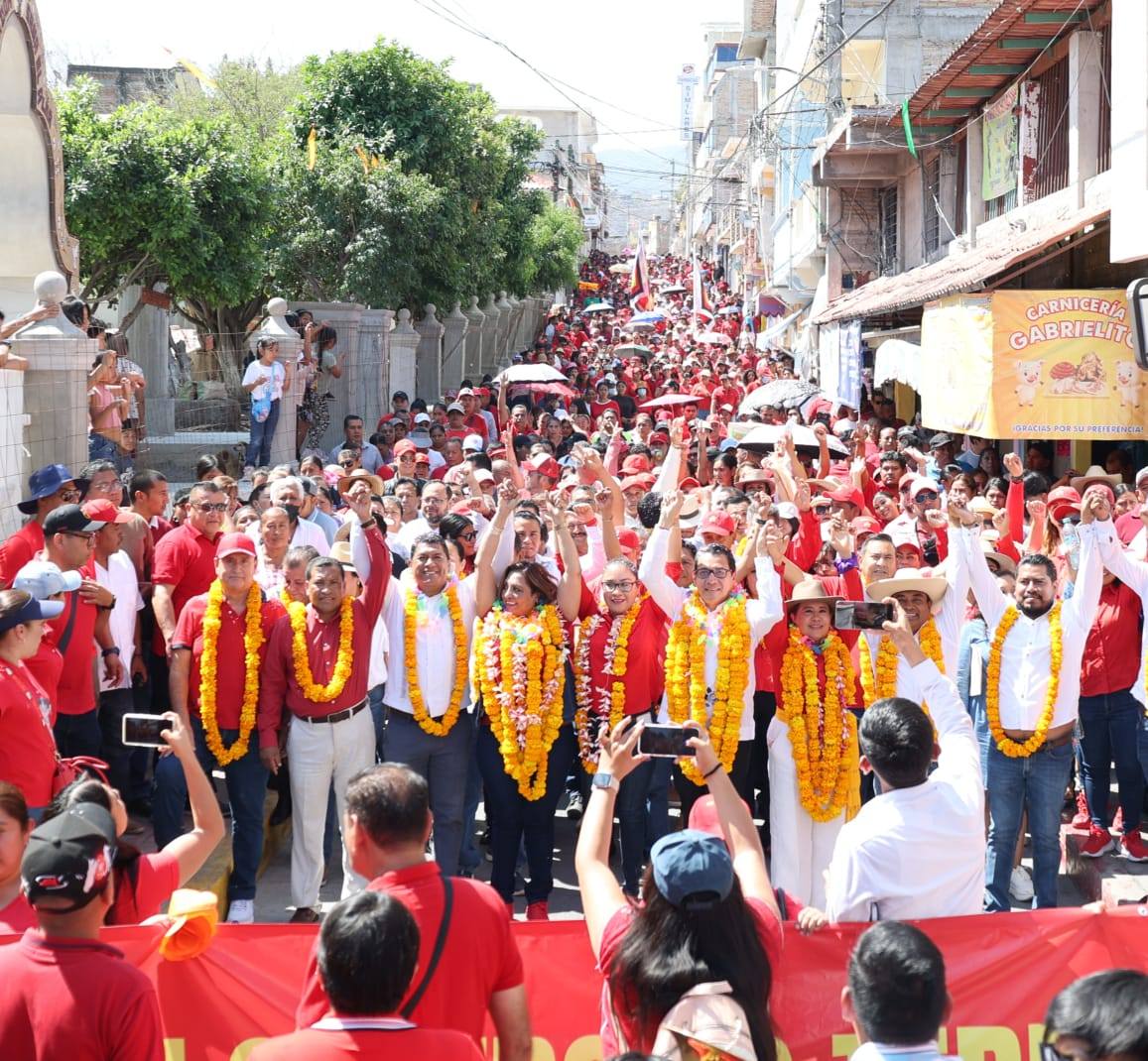 Rotundo éxito la 6ta Marcha de la Lealtad, Eduardo Neri se viste de rojo, el color del Trabajo y el esfuerzo del PT