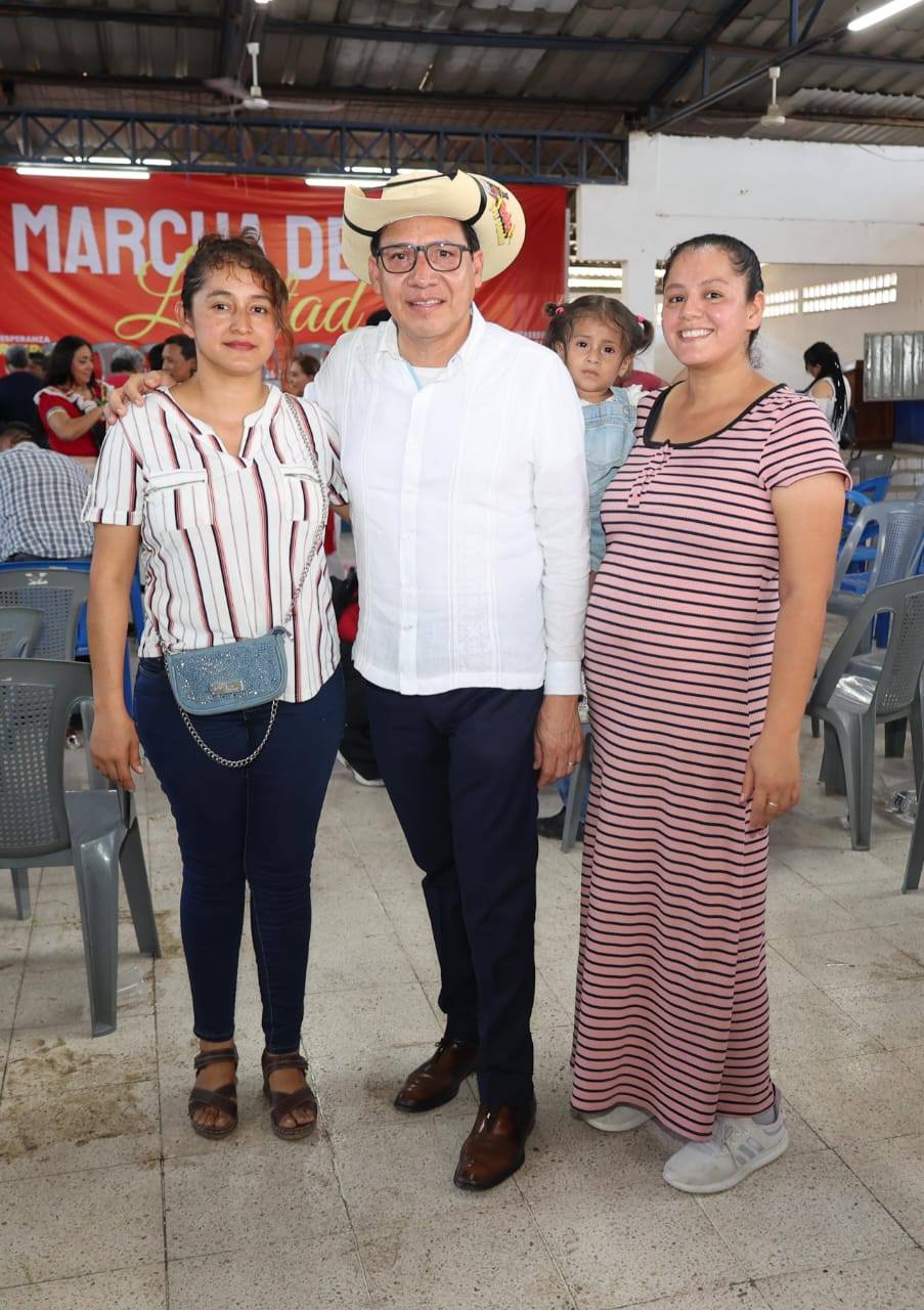 Ciudad Altamirano, con un rotundo éxito, El Comisionado Político del PT, El Maestro Victoriano Wences Real, preside la conmemoración por los 35 años de este instituto político.
