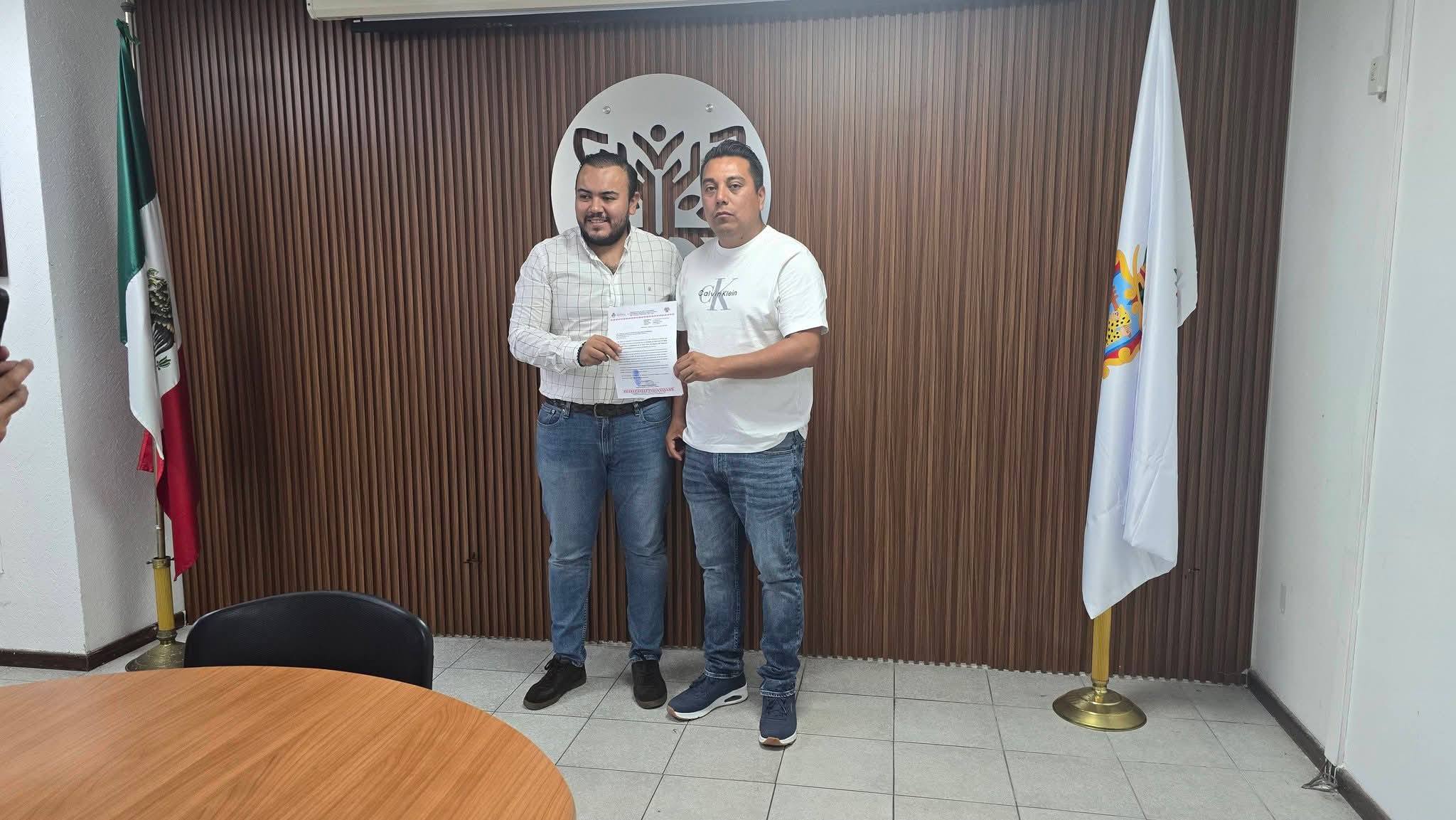 Presidente municipal al lado de la gente con campaña gratuita del Registro Civil 2026.