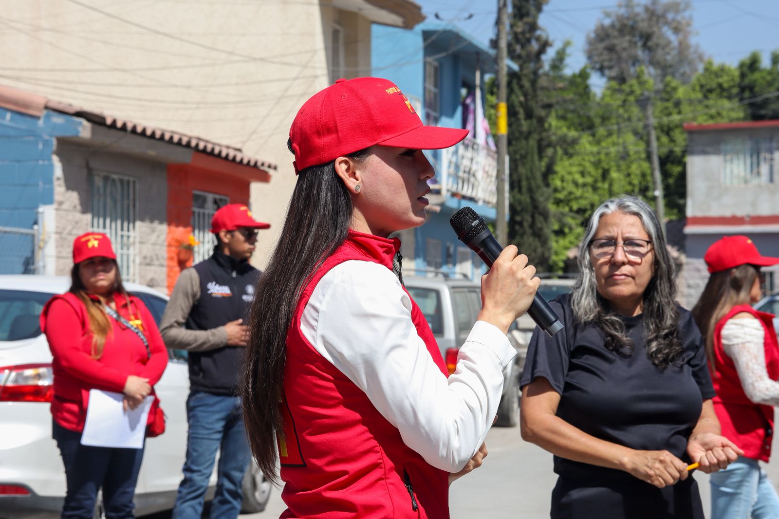 Recorre diputada Yohana Gilvaja comunidad de El Dorado