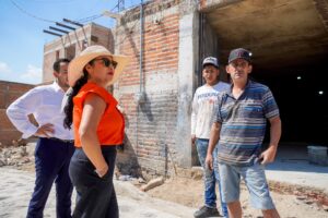 La presidenta municipal Ana Rosa Vergara Ángel ha dejado claro que gobernar es dar resultados, no discursos. La obra en Tateposco no solo representa una calle más, sino la materialización de una forma distinta de hacer gobierno: cercana, sensible y comprometida con las verdaderas necesidades de la gente.
