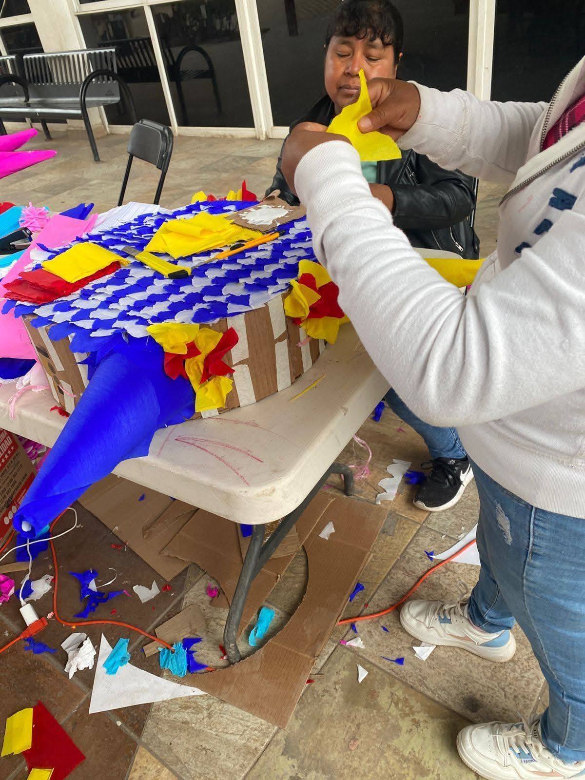 Con gran éxito se realizó un curso taller de elaboración de piñatas, con el claro objetivo de fortalecer la economía familiar.