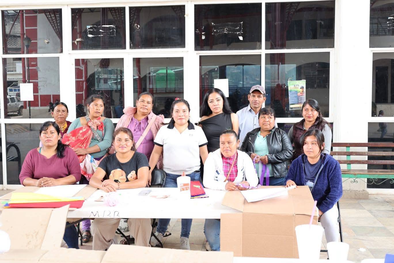 Con gran éxito se realizó un curso taller de elaboración de piñatas, con el claro objetivo de fortalecer la economía familiar.