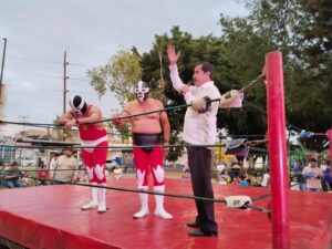 El diputado federal José Luis Sánchez González, acompañado de integrantes del Partido del Trabajo, convivió con cientos de familias durante una jornada artística, cultural y recreativa en el Fraccionamiento Colón de Guadalajara. El evento incluyó espectáculos de lucha libre, humor, entrega de alimentos, regalos y actividades familiares para celebrar a madres, niñas y niños, fortaleciendo la convivencia comunitaria y la cercanía con el pueblo.