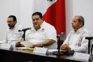 El Diputado Francisco Rosas hablando en el Foro de Movilidad de Yucatán