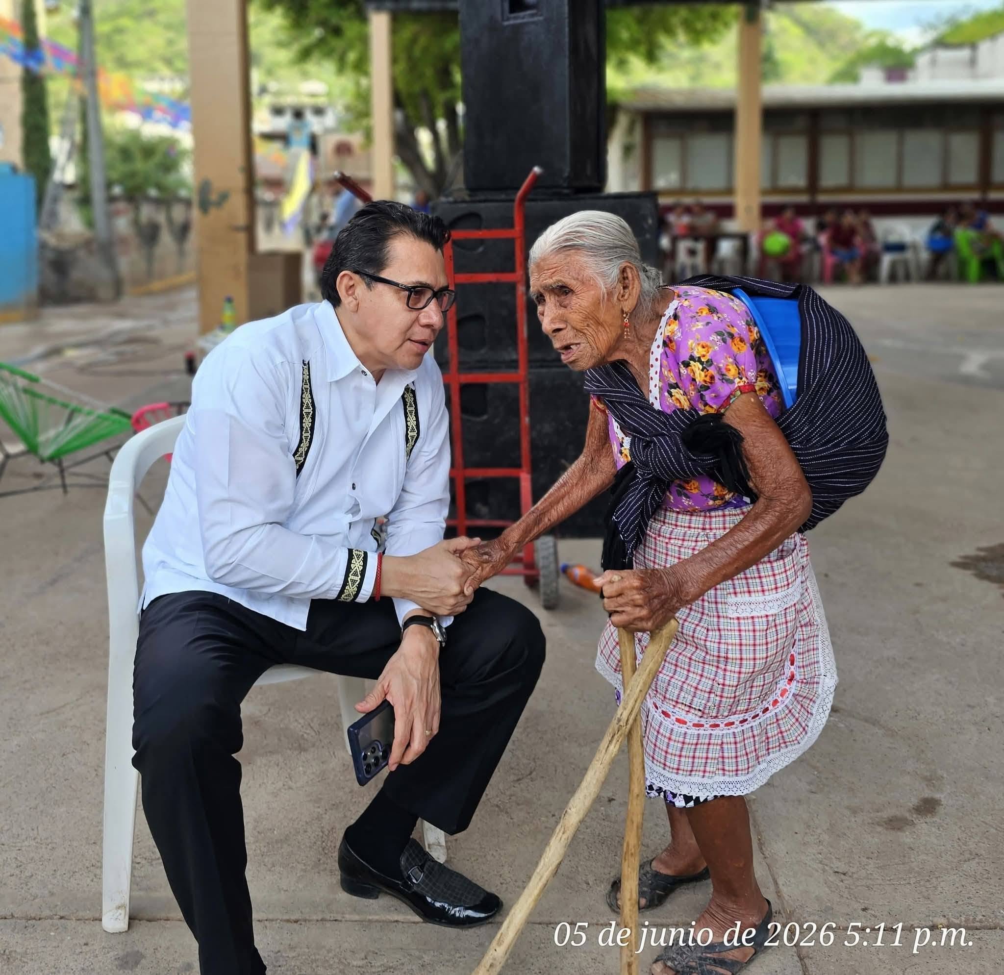 "Amor con Amor se Paga", Tlaquilzingo, Tlapa, invita a una convivencia a sus amigos, la diputada Leticia Mosso Hernández y al Comisionado del PT, al Maestro Victoriano Wences Real.