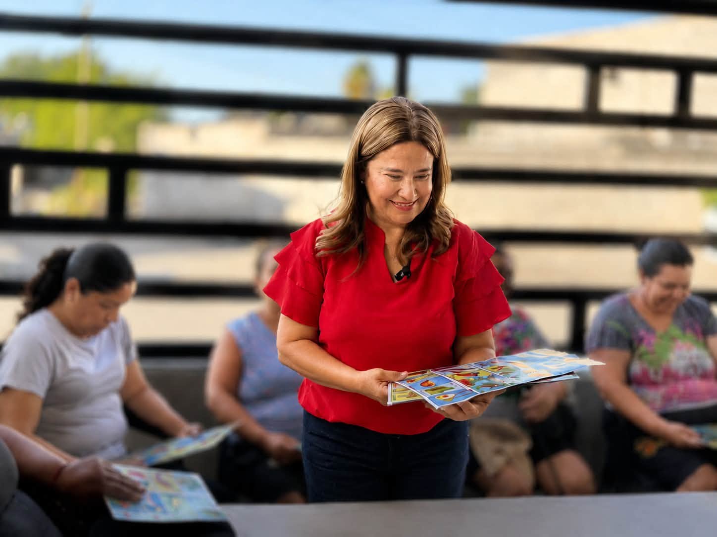 Lucía Zorrilla recorre La Laguna durante un encuentro de convivencia social del PT Coahuila.
