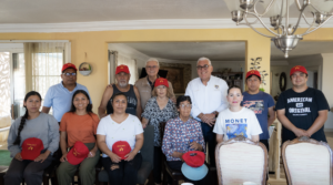 Joel Guardado y Jaime Bonilla comparten café con tijuanenses