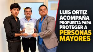 El regidor Luis Ortiz Zorrilla acompañó a Samuel y Misael en la presentación de una propuesta de reglamento municipal para atender a personas adultas mayores en situación de abandono. El proyecto aún requiere revisión.