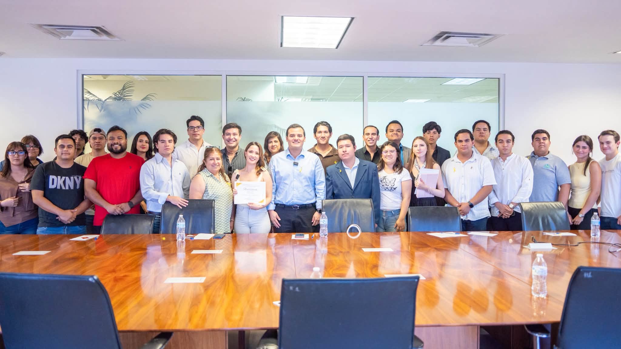 Luis Ortiz Zorrilla participa con jóvenes y ciudadanía en el taller de prevención del suicidio en Torreón.