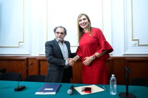 Diputada Miriam Saldaña rinde homenaje en el Congreso Capitalino al escultor Miguel Peraza por cinco décadas de trayectoria